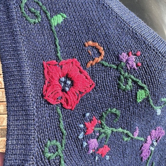 Studio Collections Sweater Vest Womens Size Medium Floral Embroidered‎ Knit Blue - Picture 7 of 12